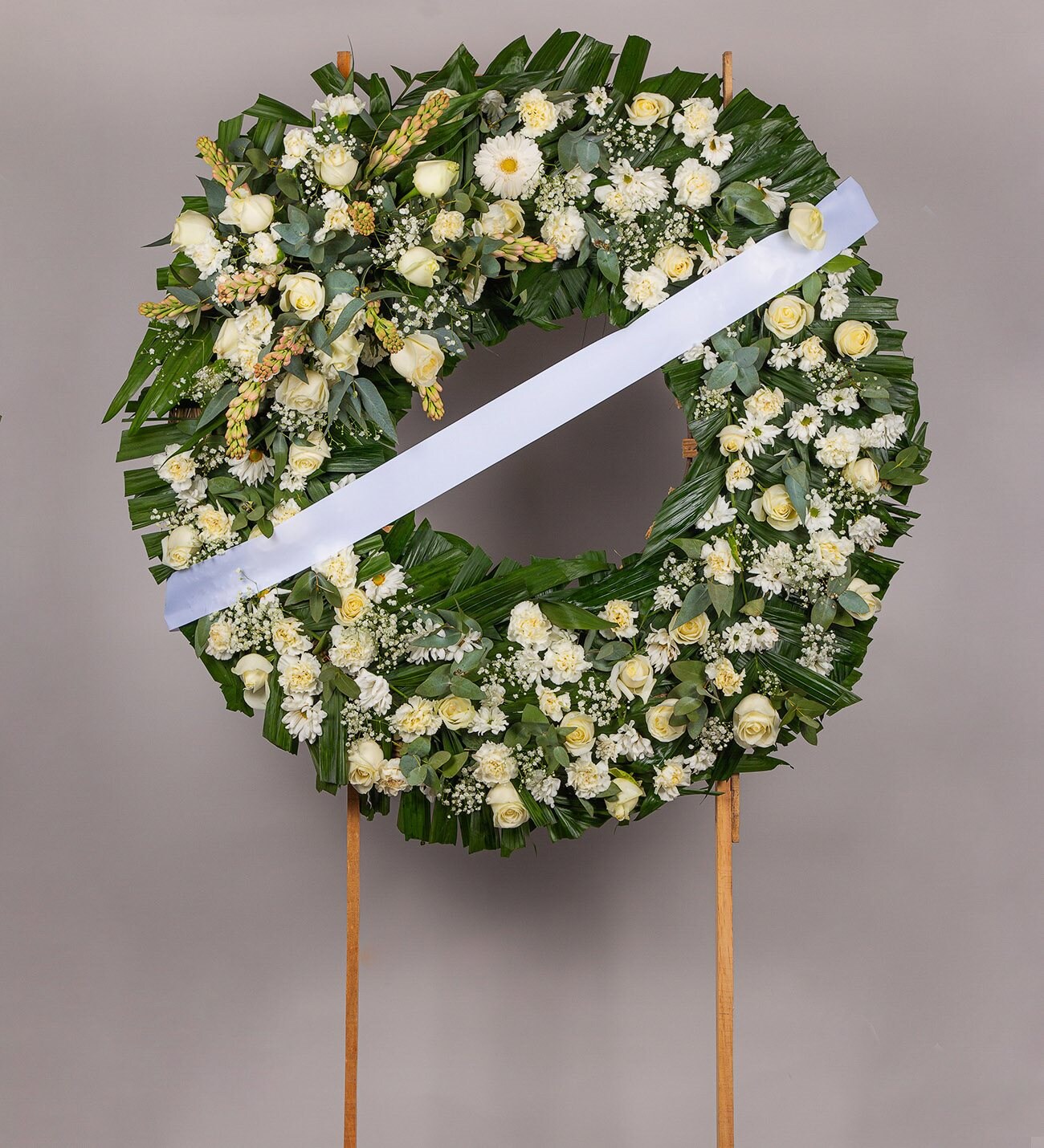 Траурный венок из живых цветов №8