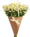 Букет из ромашек в конусе