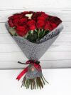 Букет "красное в белом"