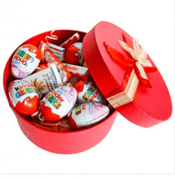 kinder в шляпной коробке