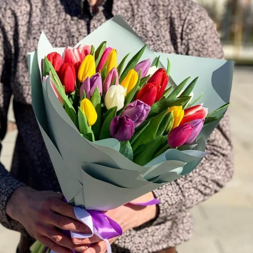 букет из тюльпанов разных цветов