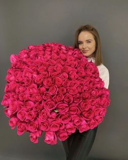 Букет из 151 розовой розы