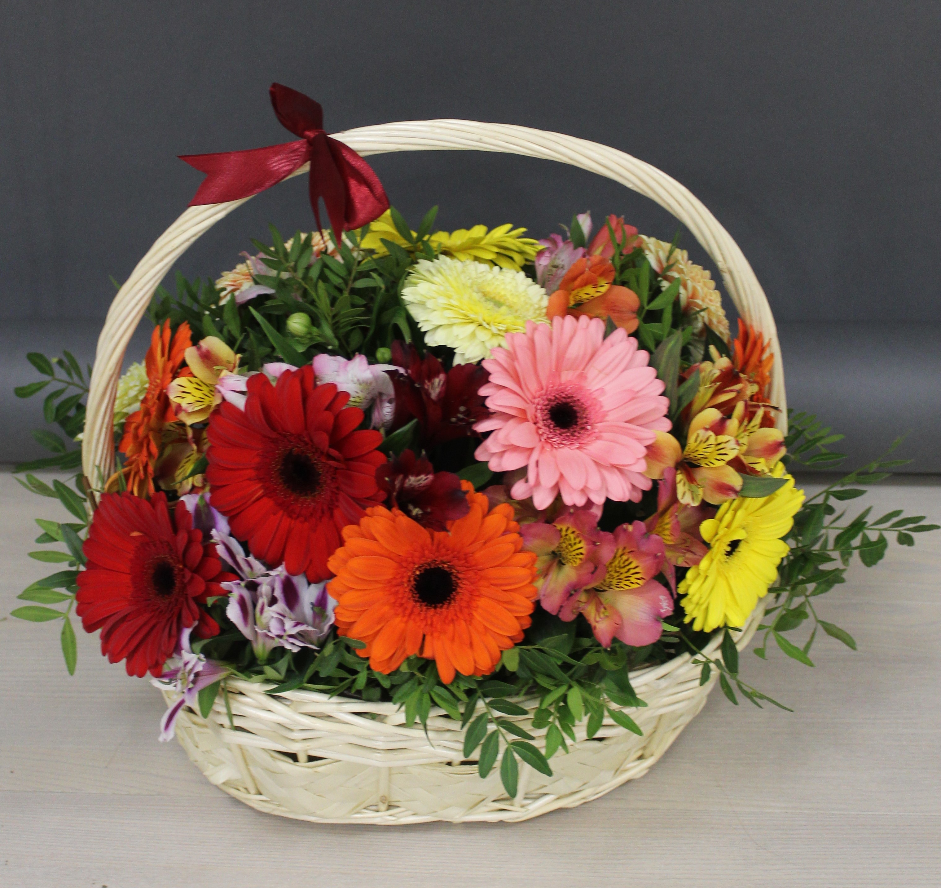 Букет из герберы в корзинке
