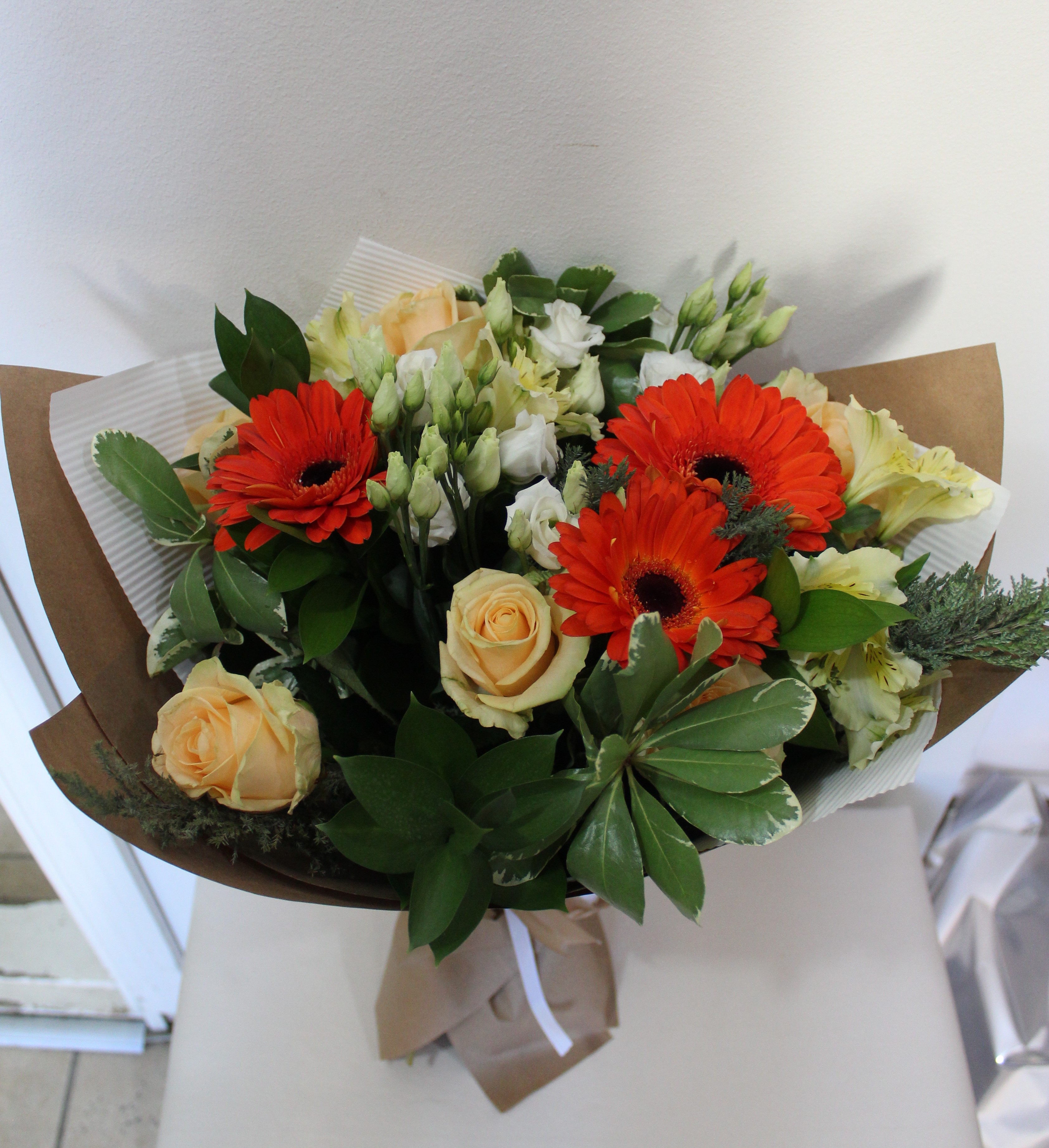 очаровательный букет из гербер