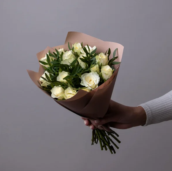 букет из белых роз 40 см
