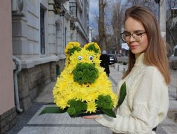 игрушку из цветов "Бегемот"