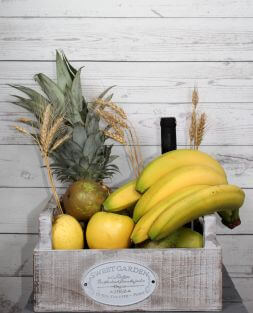 cadou cos cu vin si fructe