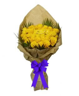 букет из желтых роз в обертке