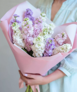 букет из маттиол разных цветов