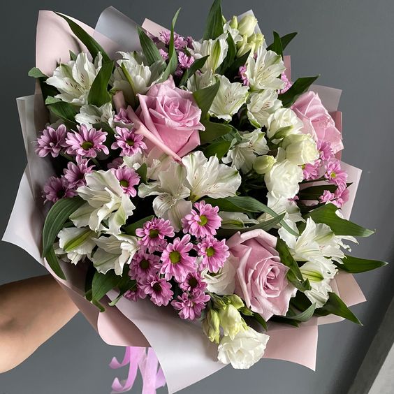 летний букет из роз и гербер