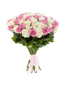 букет из 55 белых и розовых роз