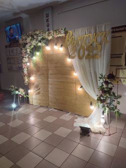 Decor de absolvire a școlii №4