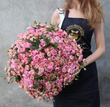 Букет из 101 кустовой розы