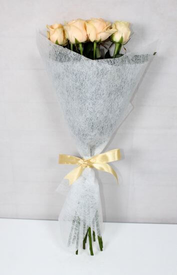 Кремовые розы