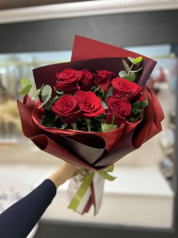 Розы красные 7 шт