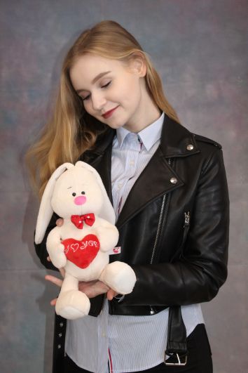 Зайчик с сердцем 35cm