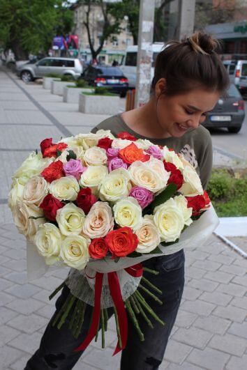 Букет "Калейдоскоп из роз"