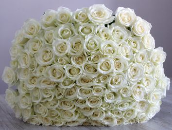 Розы белые 60 см