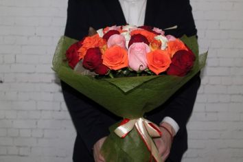 Букет из 51 розы разных цветов
