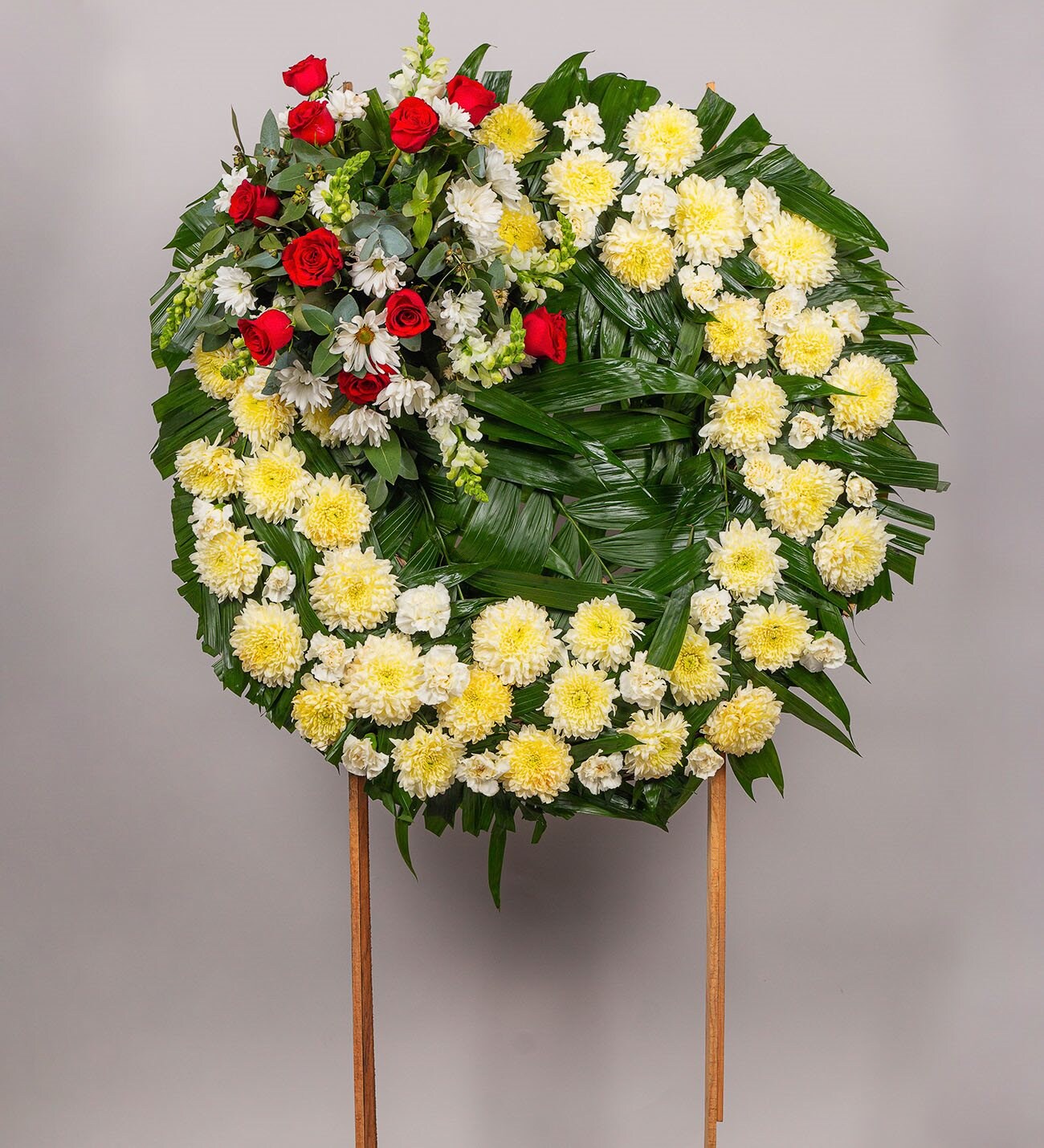 Траурный венок из живых цветов №8