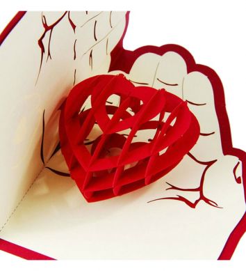 Открытка Сердце в руках