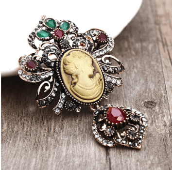 Брошь " Королева "