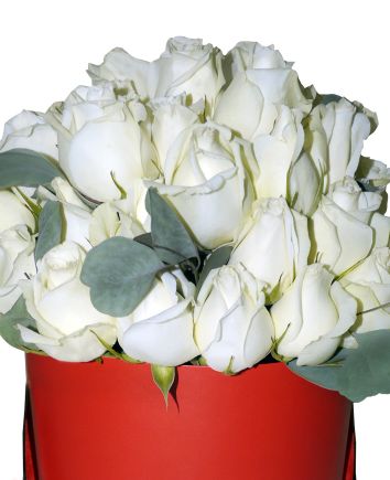 Розы в круглой коробке