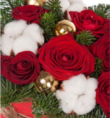 Новогодняя ёлка с цветами 50 см