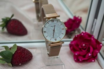 Женские часы YOLAKO