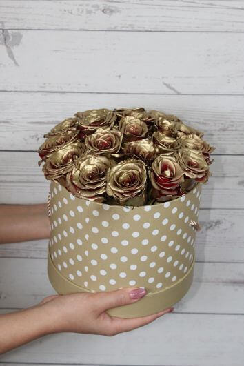 Композиция из золотых роз