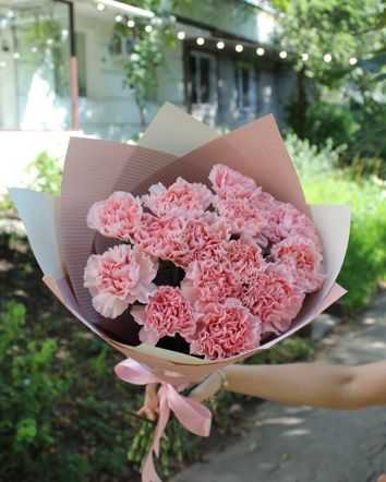 Букет из розовых гвоздик