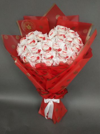 Красный букет "Раффаэлло"