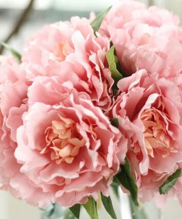 Букет из розовых искусственных пионов