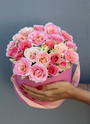Коробка с нежными розами