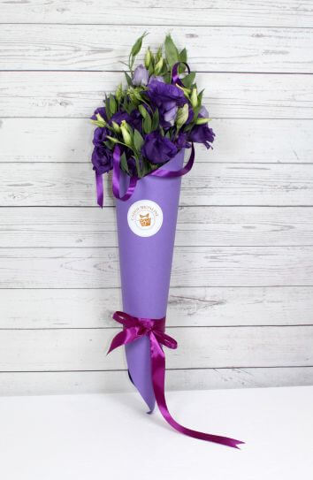 Букет эустом в конусе