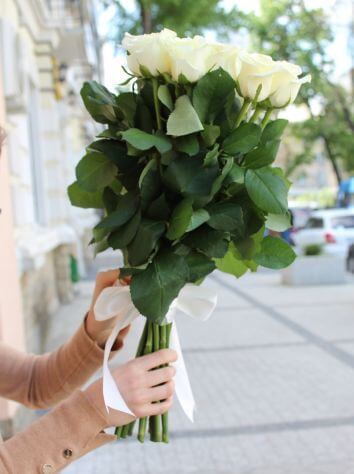 Букет белых роз 40 см