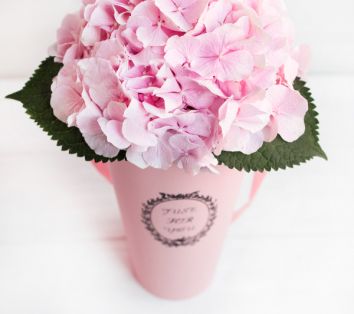 Конус с гортензией