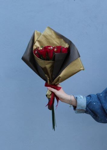 Розы из конфет