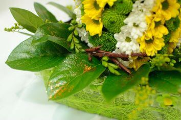 Пасхальное яйцо из цветов