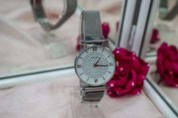 Женские часы YOLAKO