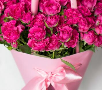 Roses in the cone "Dream"