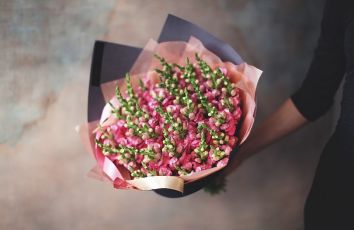 Букет из розовой маттиолы