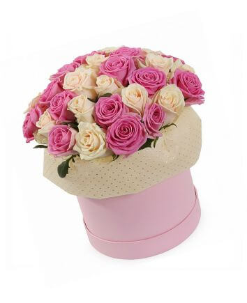 101 белых и розовых роз в шляпной коробке