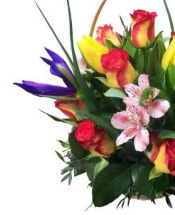 корзину тюльпанов, роз, альстромерий и ирисов