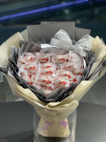 Нежный букет из рафаэлло №1