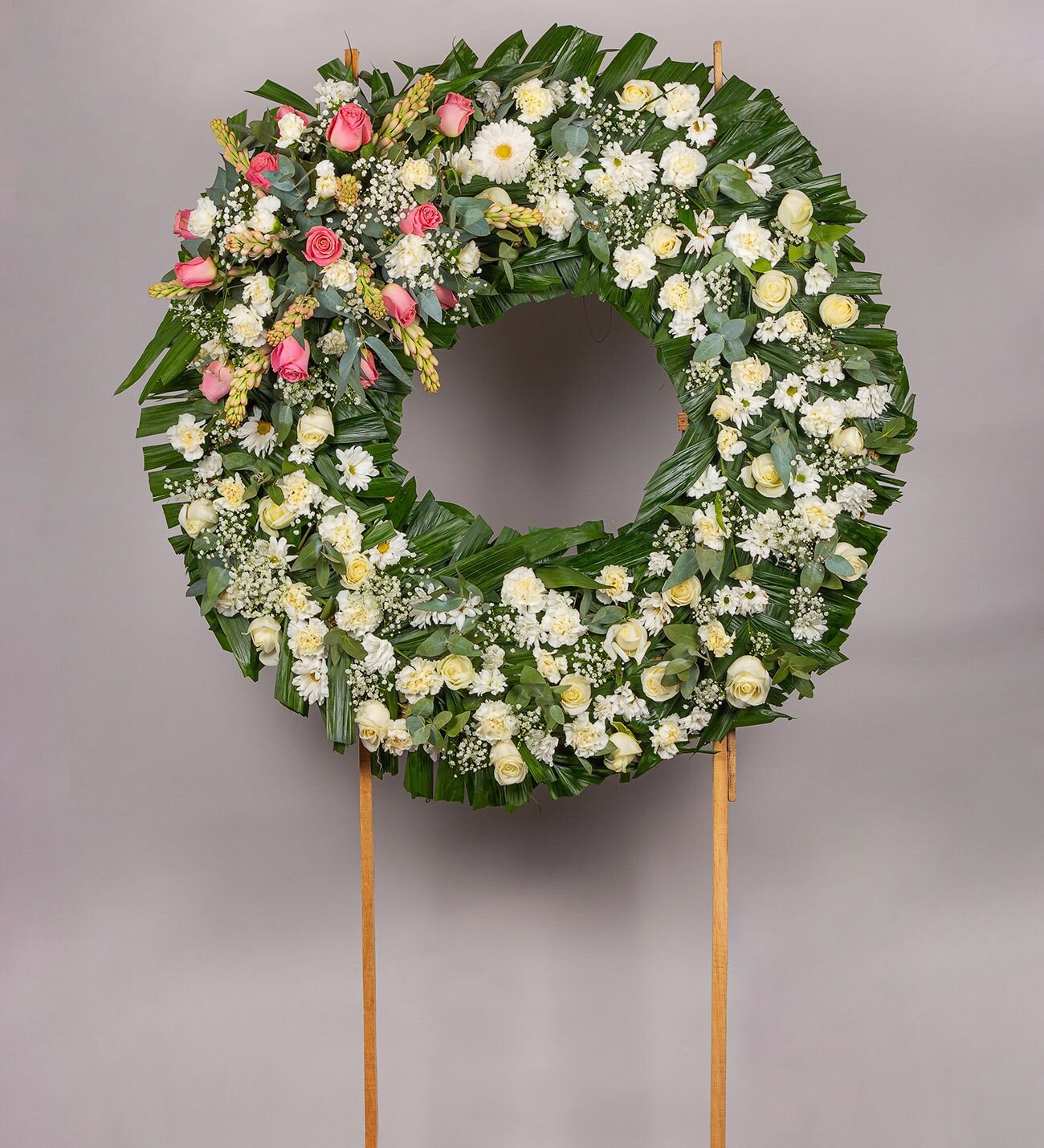 Траурный венок из живых цветов №8