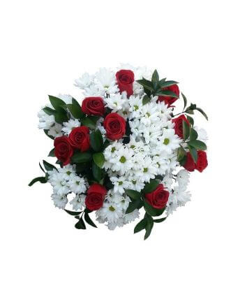 Букет из 15 красных роз и ромашек