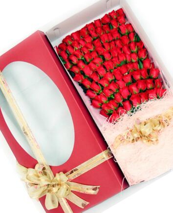 101 red roses in a box